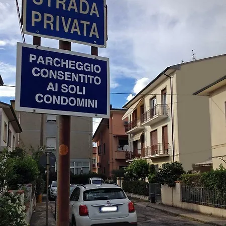 Apt luminoso, tranquillo con parcheggio e bici Viareggio Esterno foto
